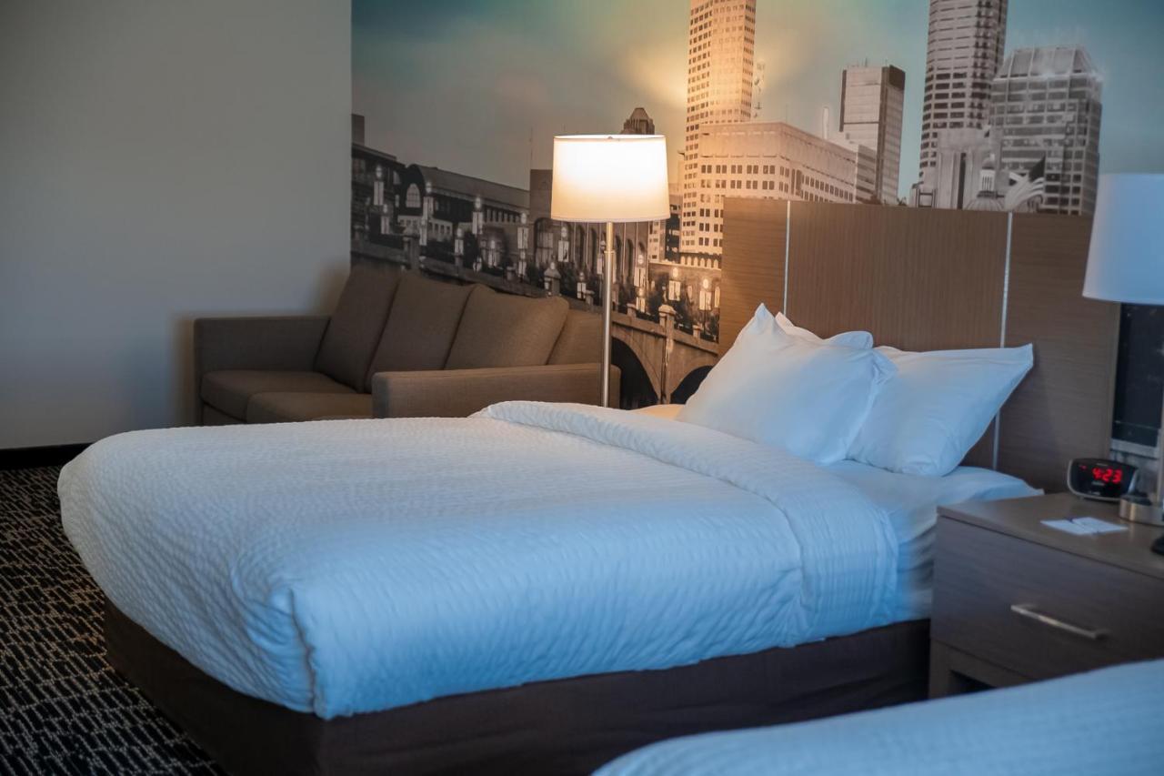 Hotel Clarion Pointe à Plainfield Extérieur photo
