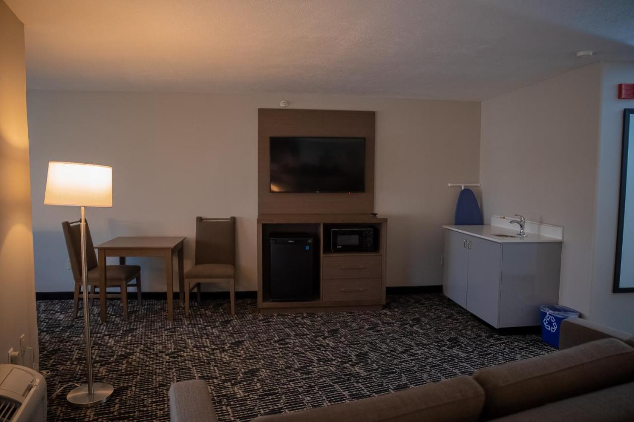 Hotel Clarion Pointe à Plainfield Extérieur photo