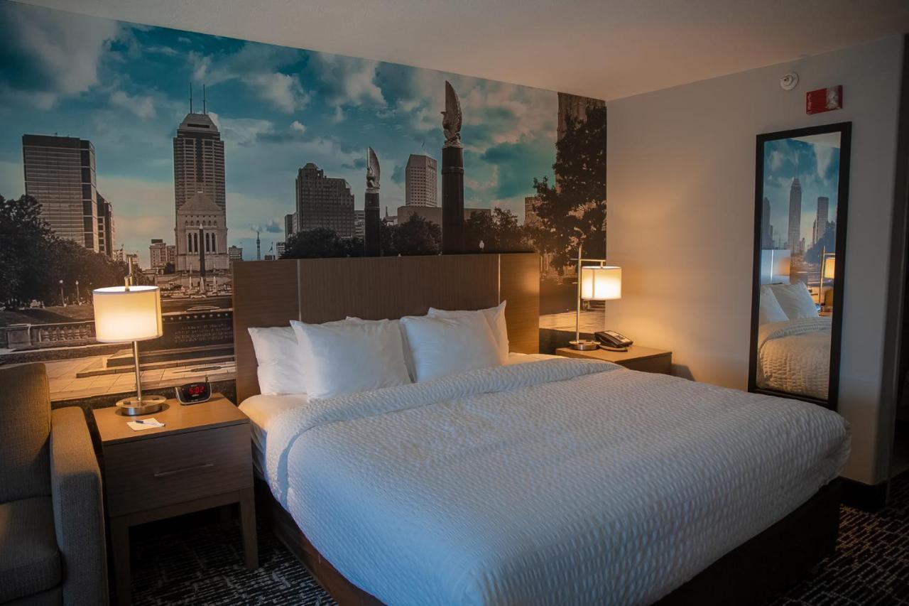 Hotel Clarion Pointe à Plainfield Extérieur photo