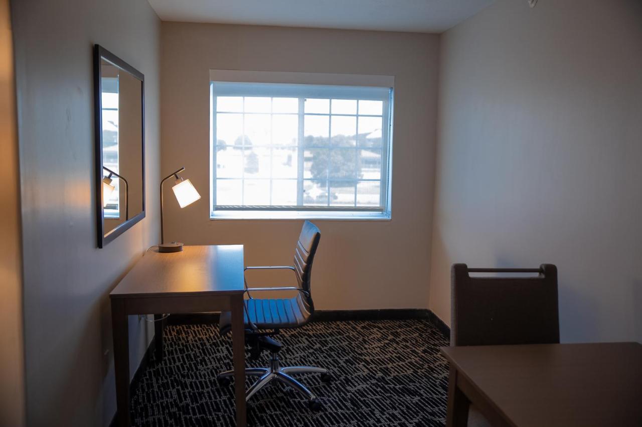 Hotel Clarion Pointe à Plainfield Extérieur photo