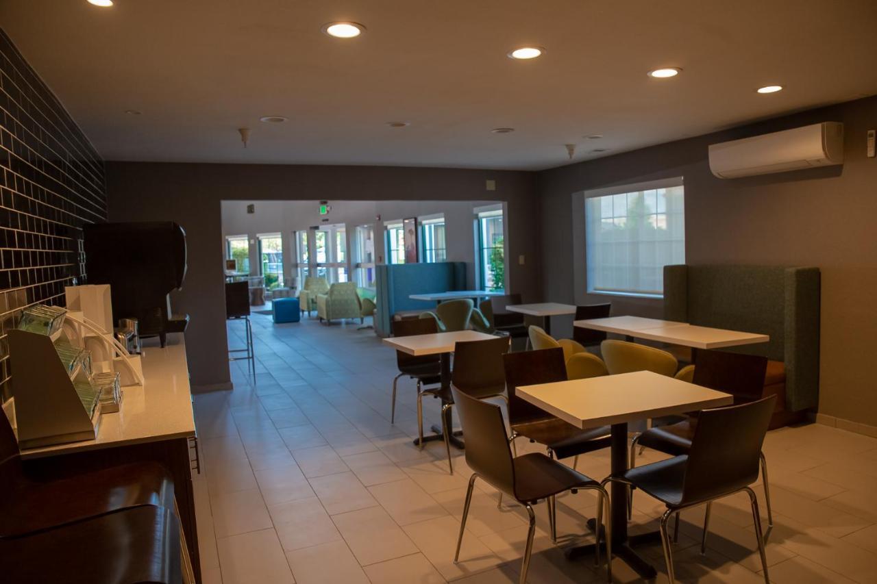 Hotel Clarion Pointe à Plainfield Extérieur photo