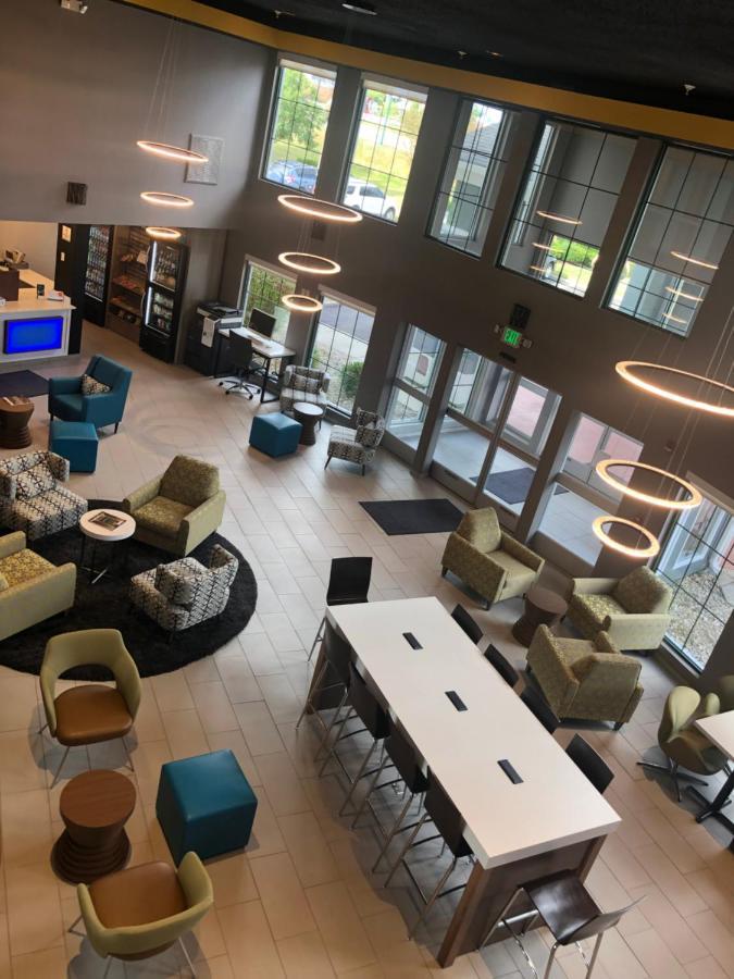 Hotel Clarion Pointe à Plainfield Extérieur photo